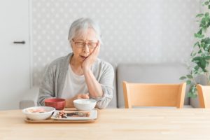 歯が痛い高齢者