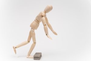 転ぶ