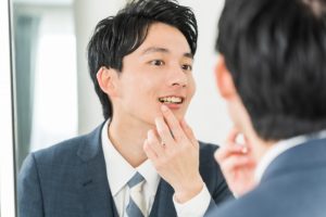 男性の口元